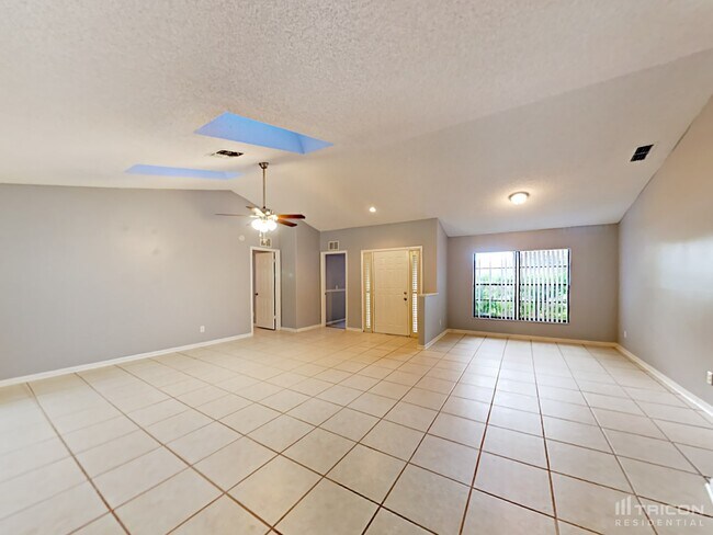 Building Photo - 1519 Carter Oaks Drive Valrico FL