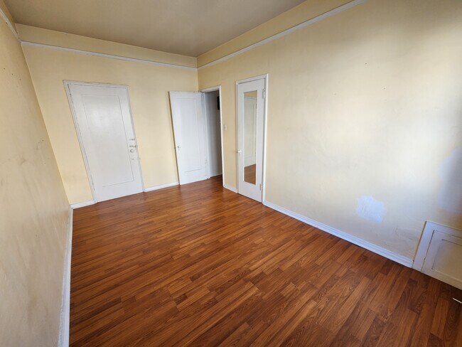 Foto del edificio - 126 N Almont Dr