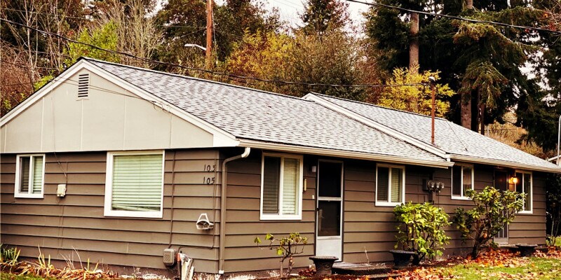 Foto principal - Beautiful Home in Serene Lake Setting