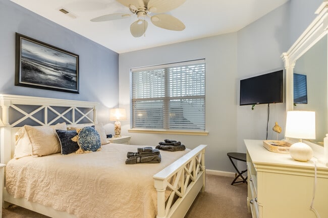 Bedroom 2 (Queen) - 37696 Ulster Dr
