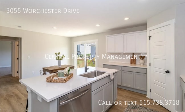 Building Photo - 3055 Worchester Dr