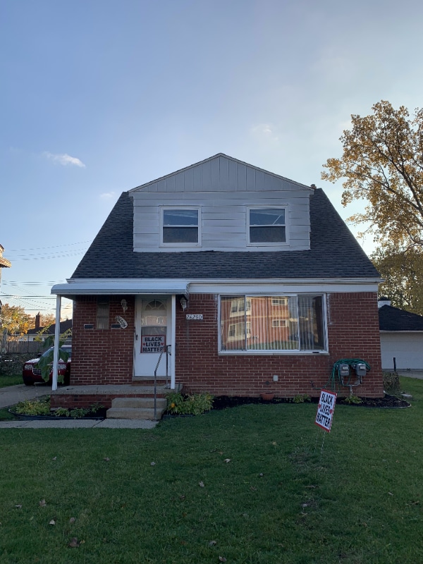 Building Photo - 26280 Pinehurst St