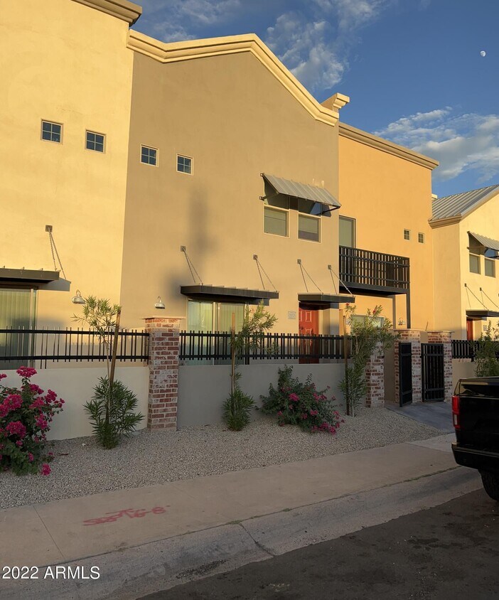 1406 W Main St, Mesa, AZ 85201 Townhouse for Rent in Mesa, AZ