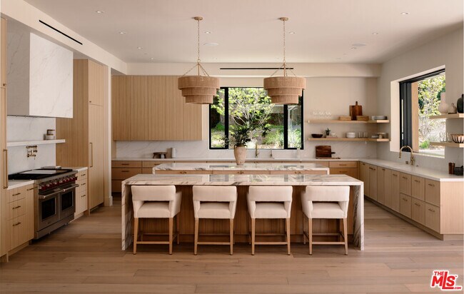 Foto del edificio - 5287 Round Meadow Rd