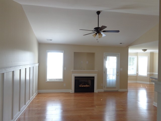 Building Photo - 1009 Trillium Pl