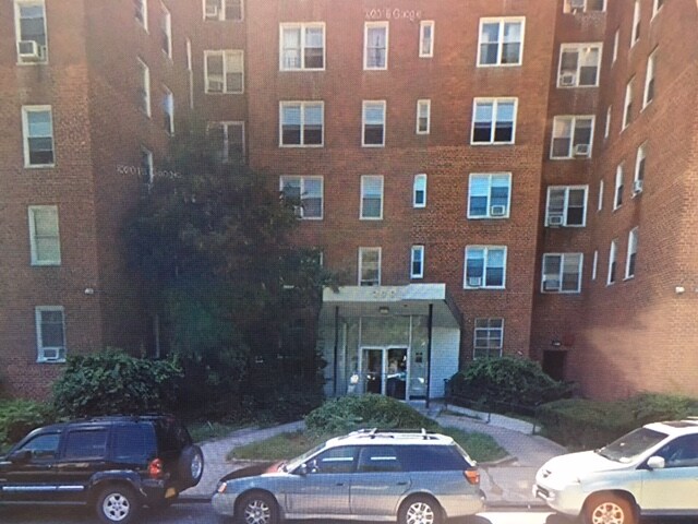 Primary Photo - 200 Valentine Ln