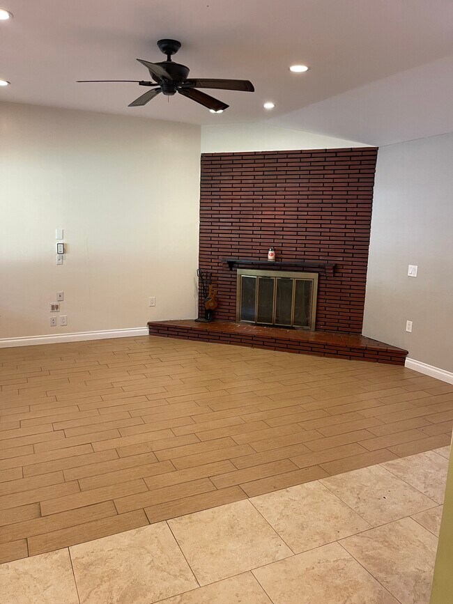 Building Photo - 1538 Zara St