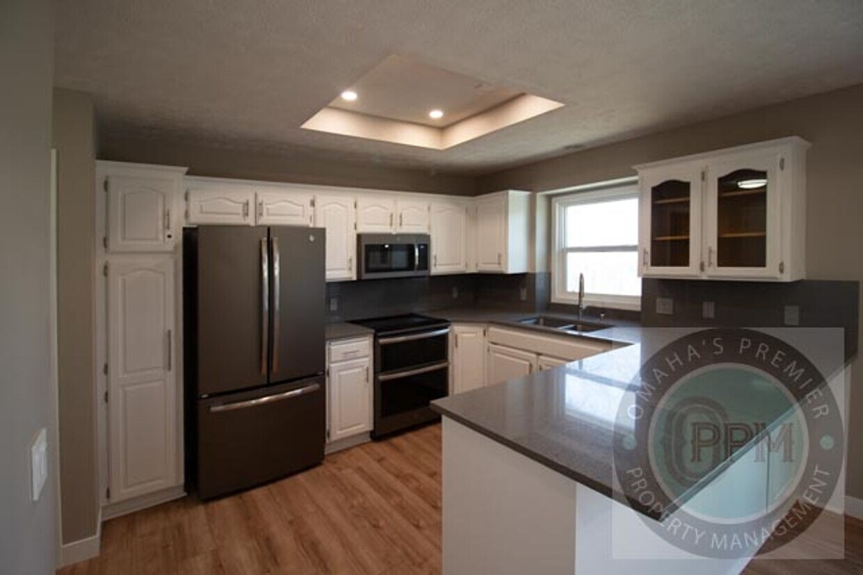 Move in Special $800.00 off Deposit!!! 4 Bed Ranch House in Millard School District - Move in Special $800.00 off Deposit!!!  4 Bed Ranch House in Millard School District