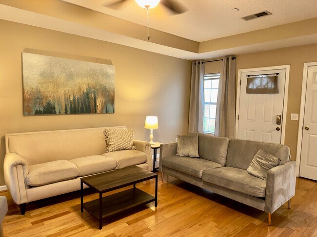 Foto del edificio - 2 bed, 2 bath townhome in Alabaster