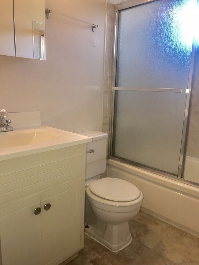 Building Photo - 2526 G St