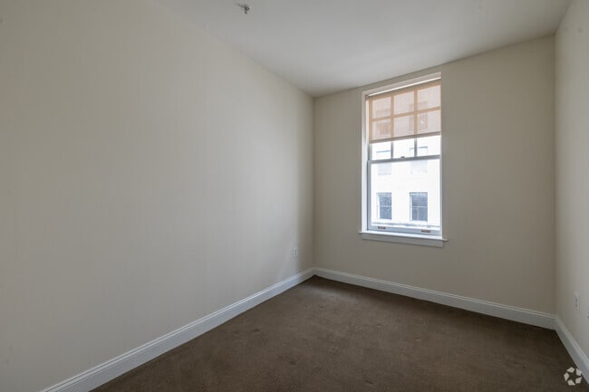 Interior Photo - 1334 Walnut St