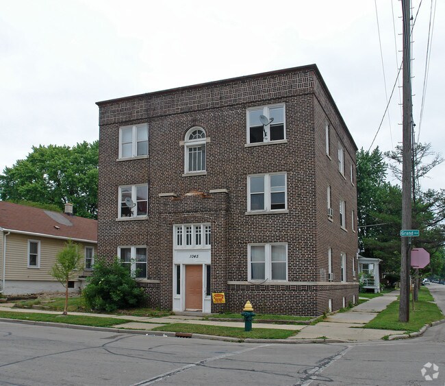 Building Photo - 1045 Grand Ave