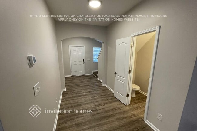 Building Photo - 136 Autumn Bluff Cir