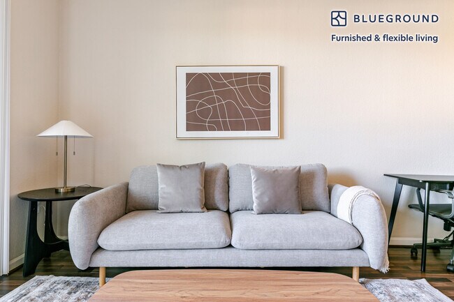 Foto del edificio - 1051 Commodore Dr