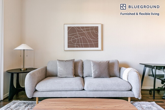 Building Photo - 1051 Commodore Dr