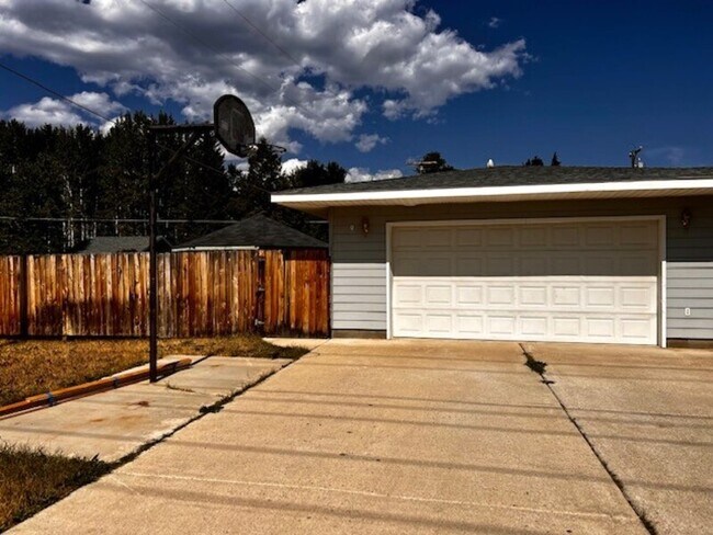 Building Photo - 36 Golden Willow Lp