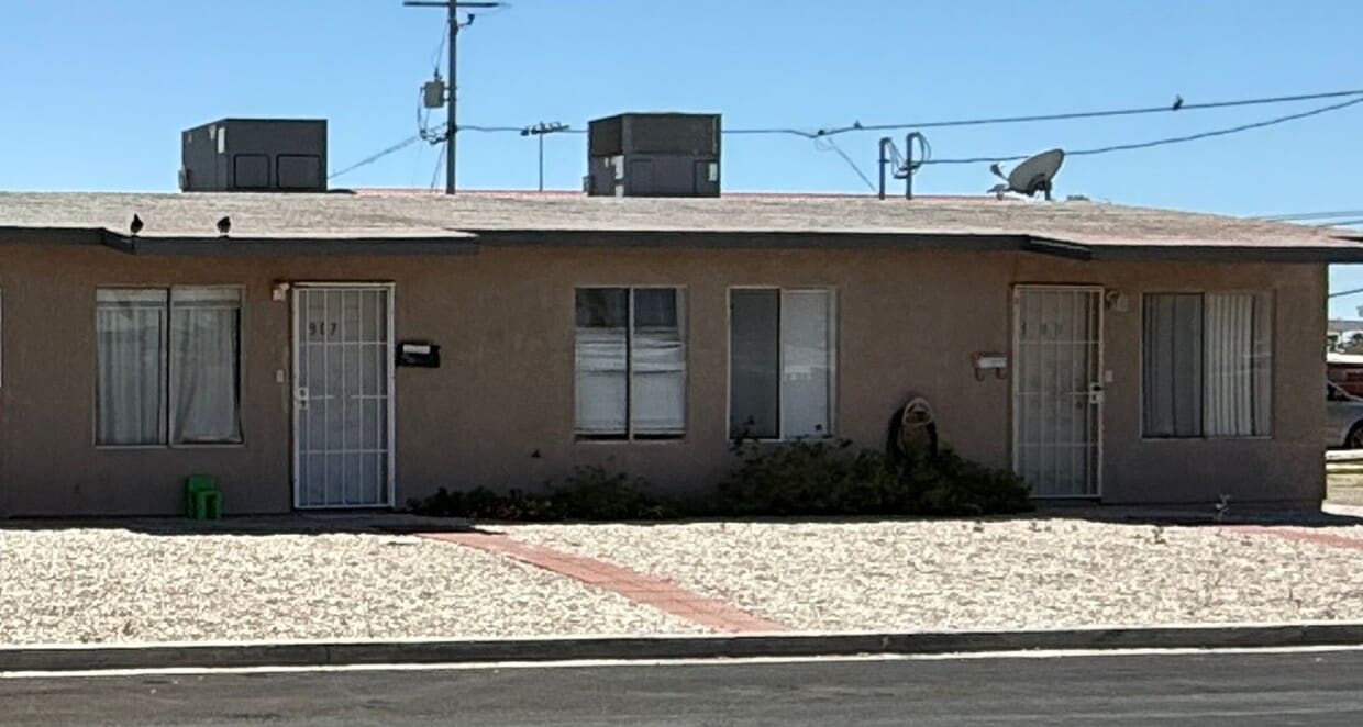 Building Photo - 2 Bedroom Fourplex on a Corner Lot with Large Yard