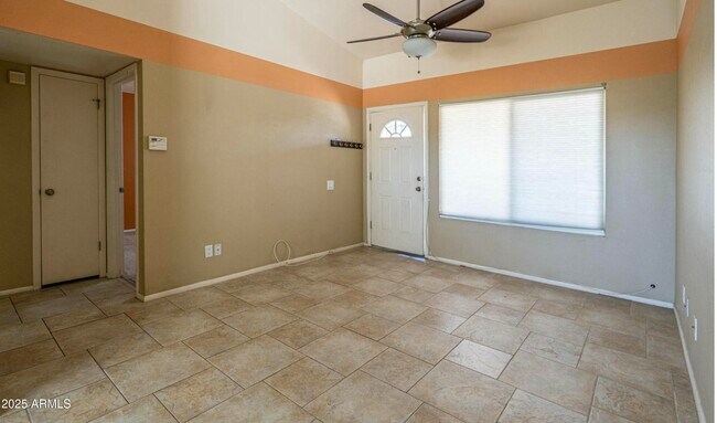 Foto del edificio - 4026 E Carson Rd