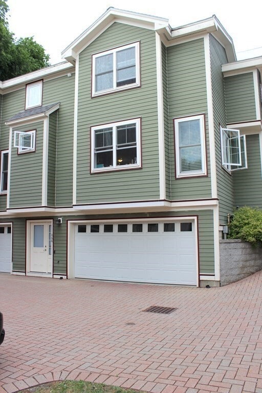 Building Photo - 46 Craigie St