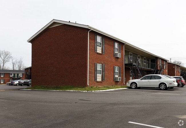 Building Photo - Village on the Green