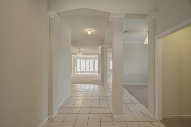 Foto del edificio - 6963 Briarwood Dr