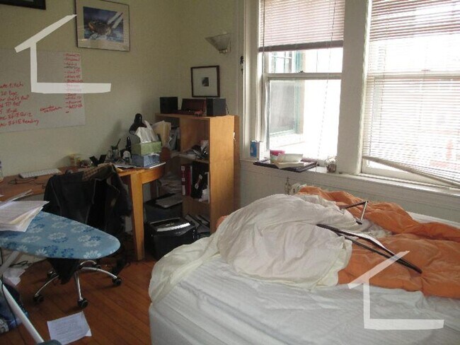 Building Photo - Brookline - 3 bed 2 bath - 8/1    (Washing...