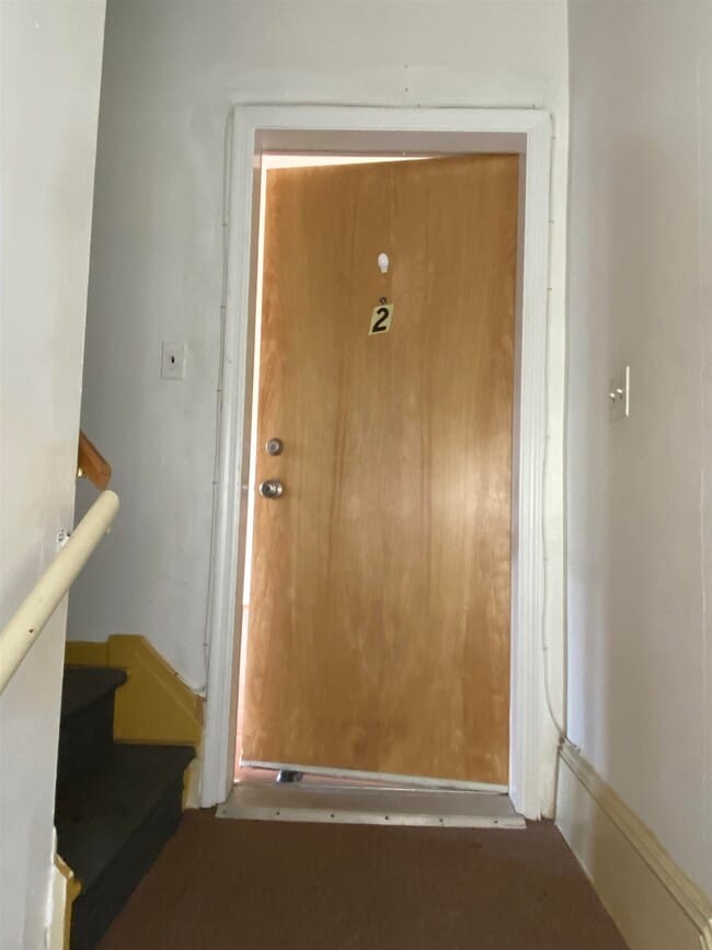 Building Photo - 172 W 49th St