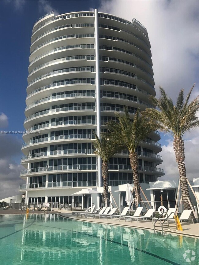 Building Photo - 701 S Fort Lauderdale Beach Blvd