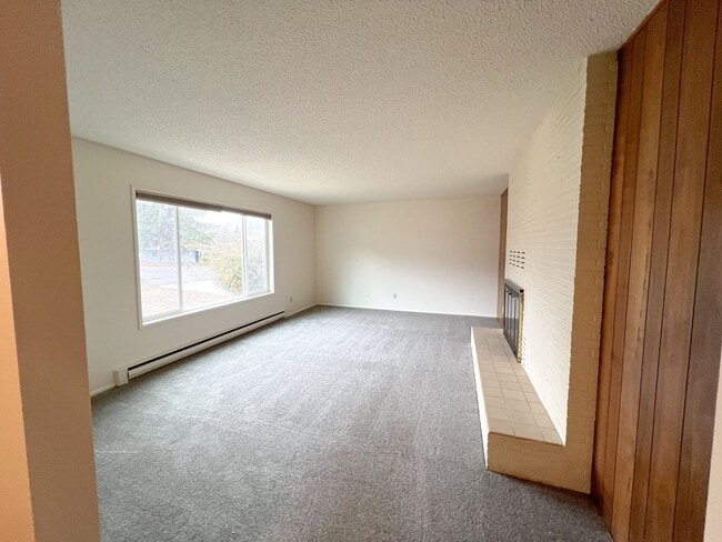 Building Photo - 3 Bedroom, 2 Bath - Home in Moyina Heights