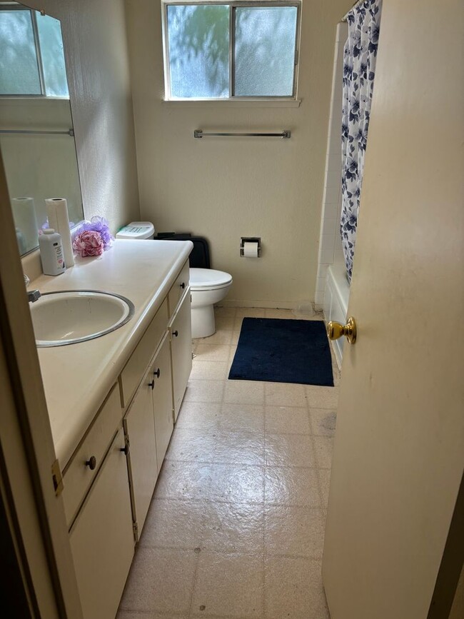 Building Photo - 1 B/R 1 B/A Charming House in Yuba City AV...