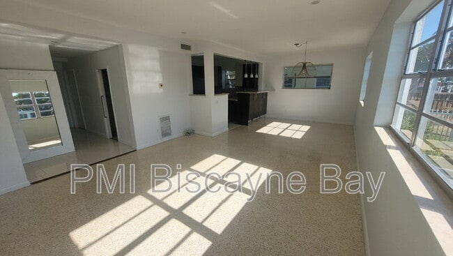 Foto del edificio - 200 S Shore Dr