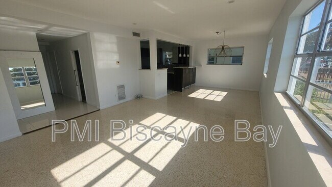 Building Photo - 200 S Shore Dr