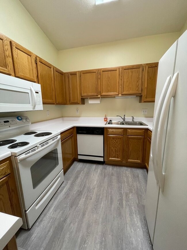 Photo - Maryville 37801 - 2 bedroom, 2 bath condo with a 1-car garage & sunroom - Call Tom Parry (865) 60...