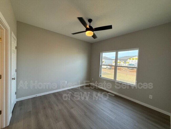 Foto del edificio - 1478 S Shayla Ave