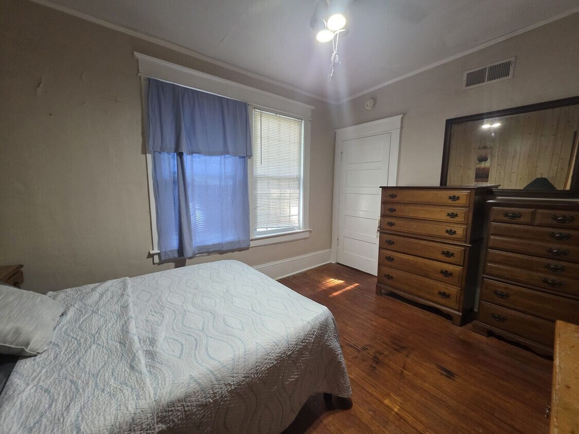 Building Photo - Villa Rooming house