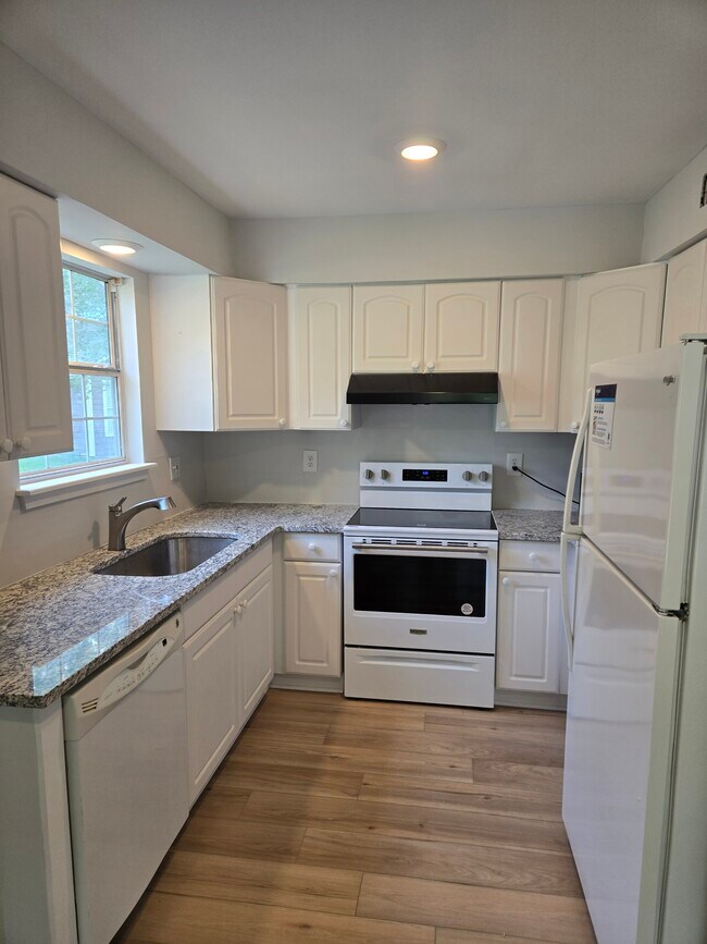 Building Photo - 126 Luden Dr