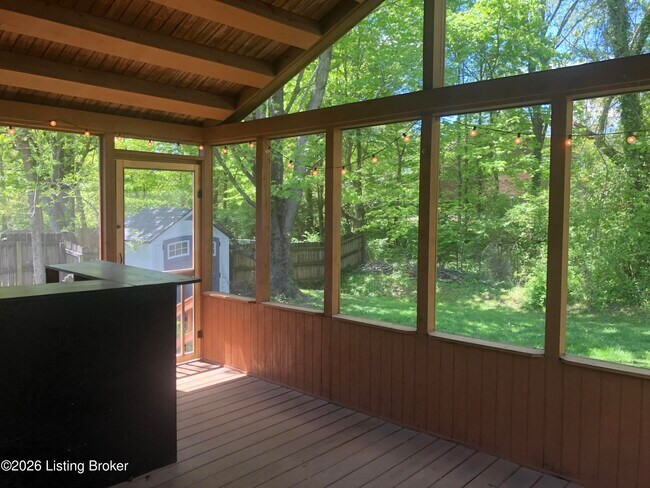 Foto del edificio - 6811 Cedarwood Dr