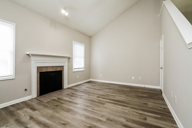 Building Photo - 2318 Wellington Cir