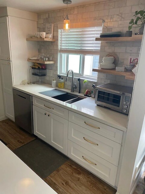 Foto del edificio - 5815 Doverwood Dr