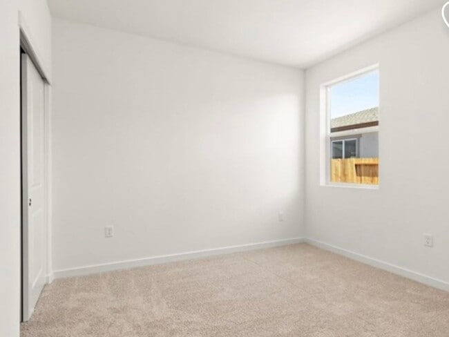 Building Photo - 4 Bedroom Single Family Home in Sacramento
