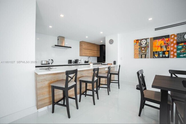 Foto del edificio - 5600 Collins Ave