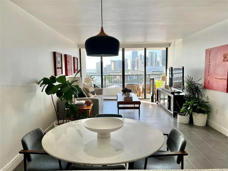 Photo - 555 NE 15th St (Miami, FL)