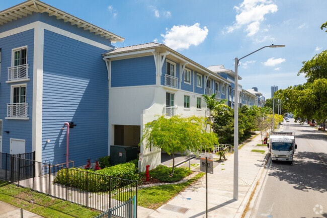 Building Photo - Father Marquess-Barry Apartments