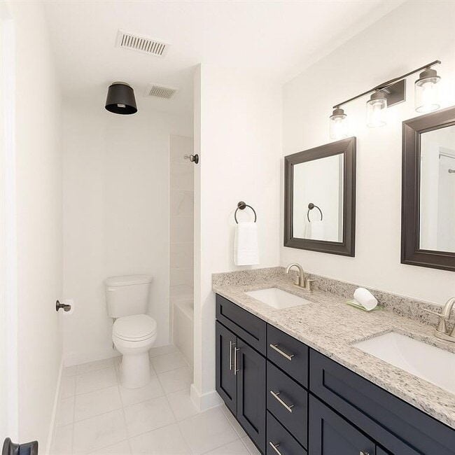 Building Photo - 2827 Woodhall Ct