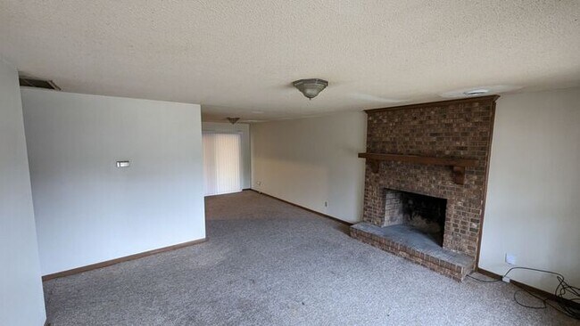 Building Photo - 4013 Pebblebrook Ct