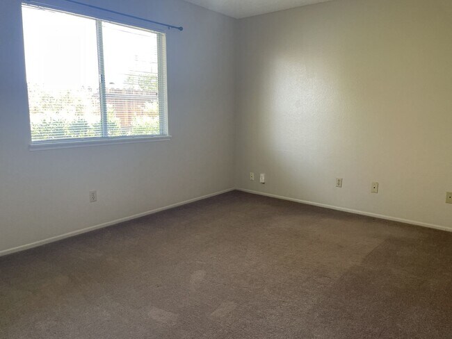 Foto del edificio - 817 N Sanders St