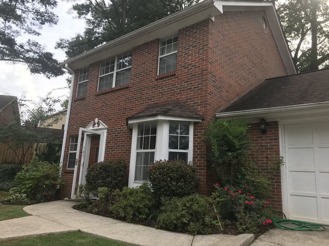 Brick townhouse walking distance to Decatur Square. - 107 Swanton Hill Ct