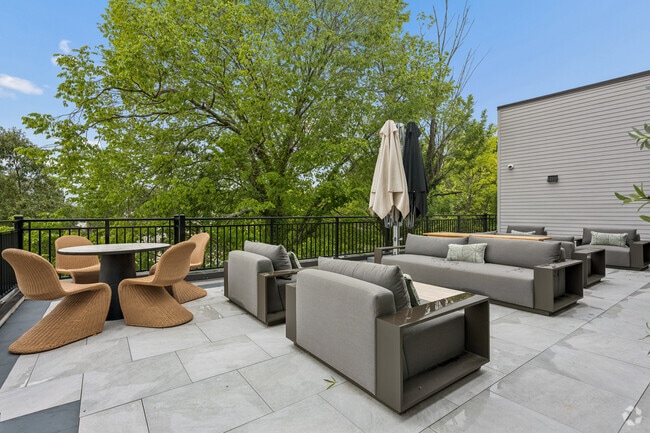 Rooftop Terrace - Spring Street Apartments