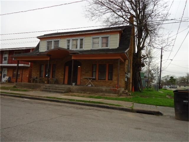 Building Photo - 2706 Francis St