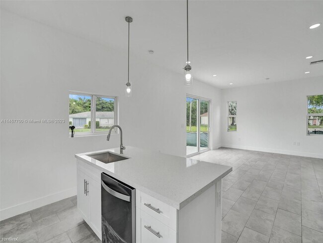 Building Photo - 3 br, 2 bath House - 2909 NW 8th 0